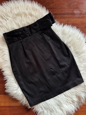 FOREVER 21 black pencil skirt with bow detail at waist size S (needs repair)